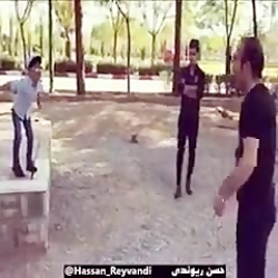 حسن ریوندی با بچه