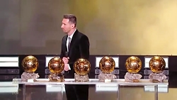 رونمایی مسی از شش توپ طلایش