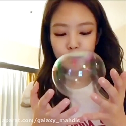 بلک پینک وقتی جنی حباب درست می...