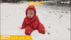 کلیپ خنده دار: برف بازی بامزه...