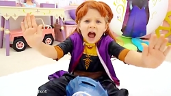 دیانا و روما با اسباب بازی های...