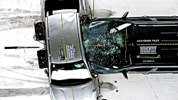 تست تصادف تویوتا کمری 2020