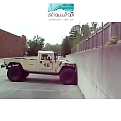 هامر، خودروی آفرود که از دیوار...