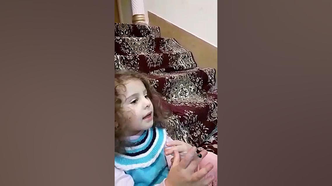 شعر خوانی کوچولوی شیرین دکتر احسان مومنی