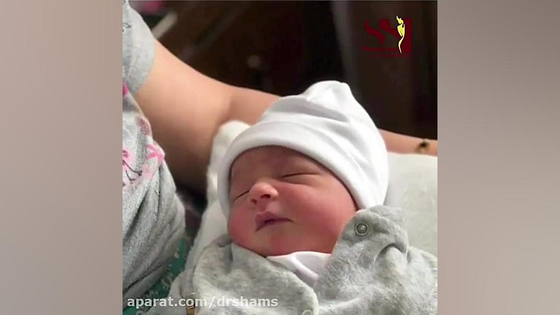 لحظه تولد جنین دکتر شیرین شمس جراح و متخصص زنان و زایمان