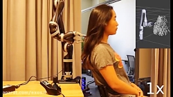 رباتی که موها را شانه میزند