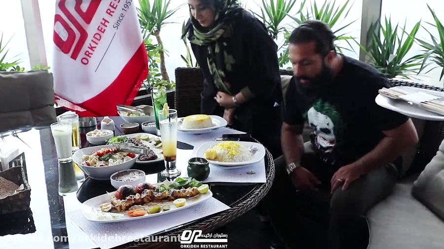 تا حالا با چاپستیک غذای ایرانی خوردی؟ تا حالا با چاپستیک غذای ایرانی خوردی؟
