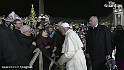 ضربه ای که پاپ به دست یک زن زد...