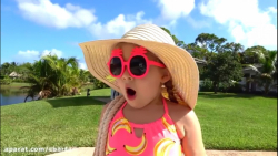 بازی دیانا و روما با عروسک و ا...