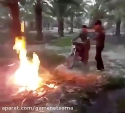 رد شدن با موتور از روی آتش