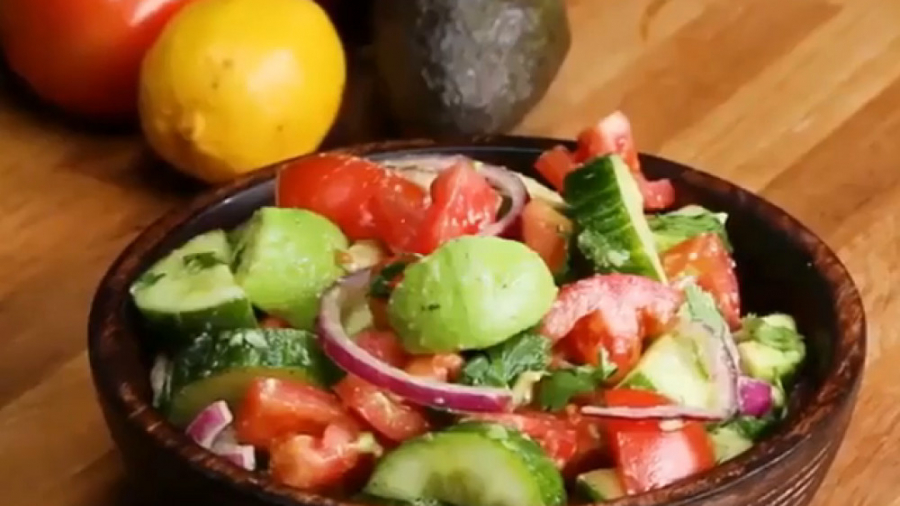 آشپزی سالم - سالاد خیار، گوجه فرنگی و آووکادو - کلینیک لاغری سیبیتا