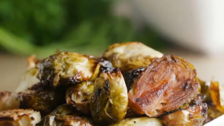 آشپزی سالم - کلم بروکسل با عسل و بالزامیک - کلینیک لاغری سیبیتا