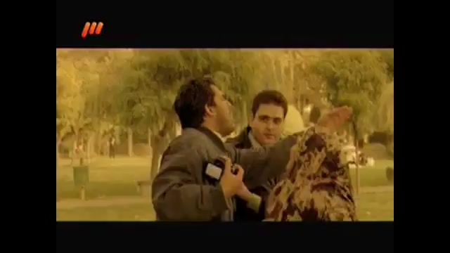 حامد بهداد در بخشی از فیلم نارنجی پوش زمان130ثانیه