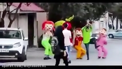 حمله ی عروسک ها به مردم دوربین...