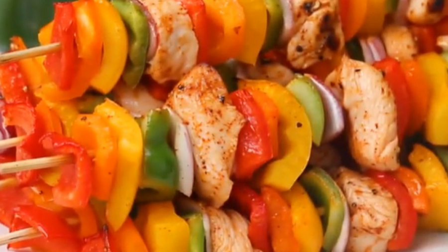 آشپزی سالم - جوجه کباب با سیخ چوبی - کلینیک لاغری سیبیتا