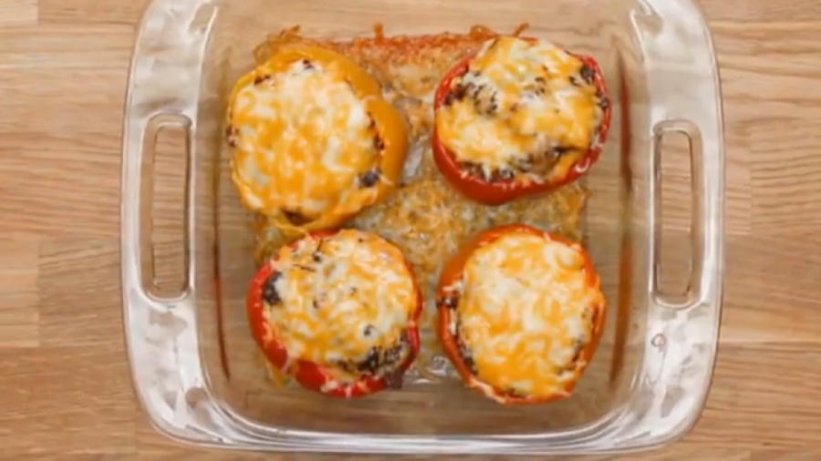 آشپزی سالم - دلمه فلفل دلمه‌ای با کینوا - کلینیک لاغری سیبیتا