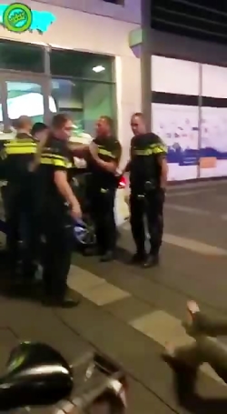 برخورد وحشیانه پلیس غرب با یک...