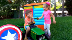 دیانا و روما ، با اسباب بازیها...