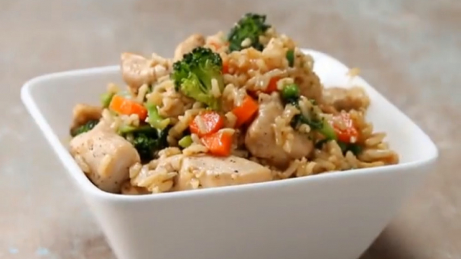 آشپزی سالم - خوراک مرغ و برنج قهوه‌ای - کلینیک لاغری سیبیتا