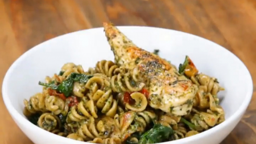 آشپزی سالم - پاستا با سس پستو - کلینیک لاغری سیبیتا