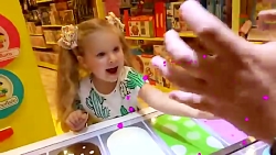 دایانا در سوپر مارکت بازی می ک...