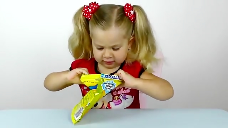 دایانا با اسباب بازی های Play...