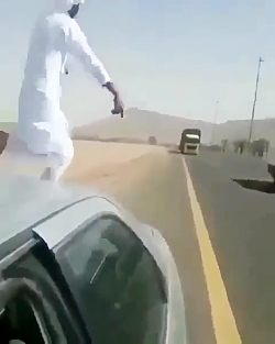 شوخی خطرناک جوان عرب با کامیون...