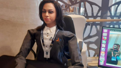 رونمایی هند از ربات انسان نمای...