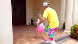 استیسی و پدر سعی می کنند با سل...