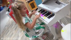 بازی دیانا و روما... پیانو زدن...