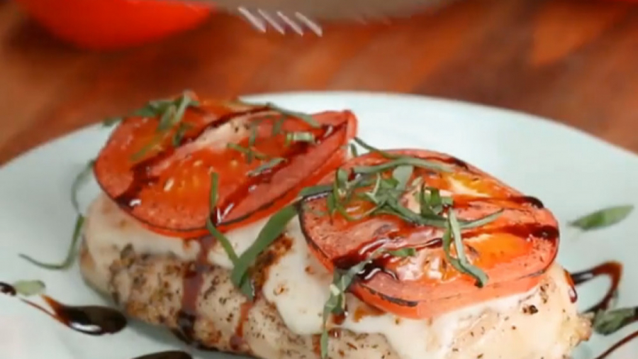 آموزش آشپزی - مرغ با پنیر موزارلا و ریحان - کلینیک لاغری سیبیتا