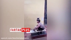 حرکات نمایشی پسربچه چینی با کا...