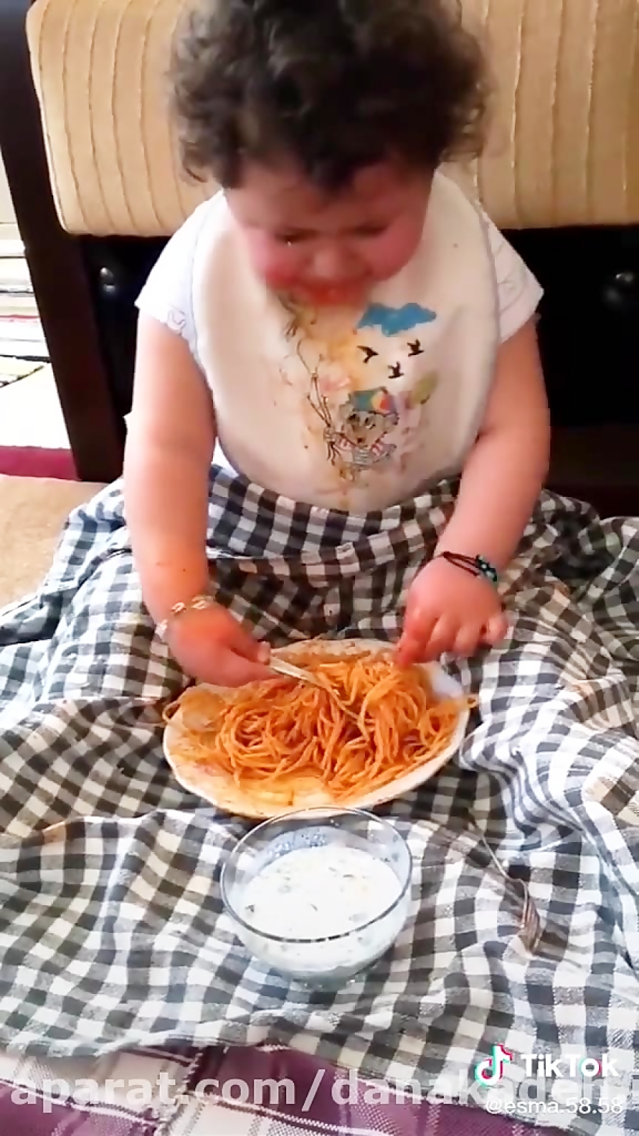 وقتی دختره می خواد ماکارونی بخ...