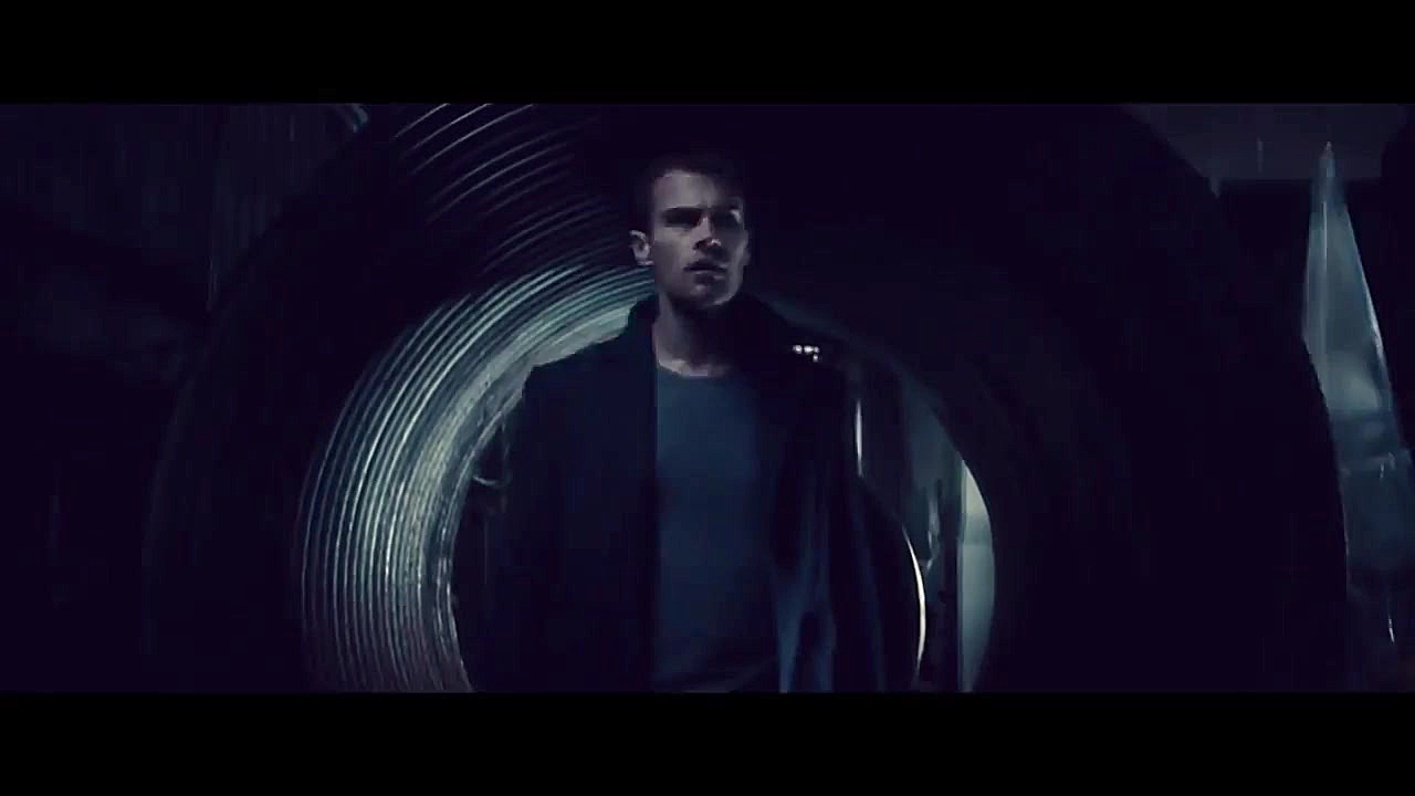 فیلم Underworld Awakening 2012 سانسور شده زمان4818ثانیه