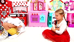 دیانا و روما با اسباب بازی باز...