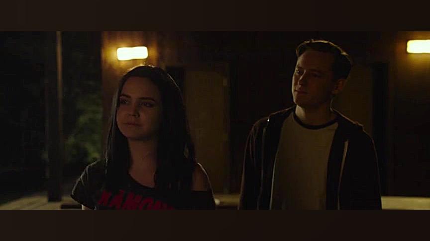 فیلم سینمایی غریبه ها : شکار در شبThe Strangers: Prey at Night 2018دوبله زمان5138ثانیه