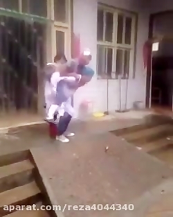 وایی یعنی رفت کمک کنه....