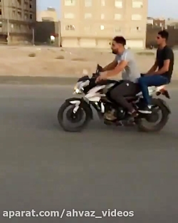 حرکات نمایشی موتوری تک چرخ با...