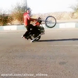 حرکات نمایشی موتوری تک چرخ با...