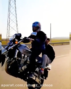 حرکات نمایشی موتوری تک چرخ با...