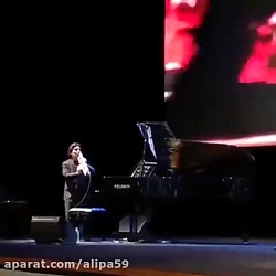 رقص مهران مدیری در کنسرت