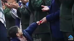 گفتگو با کودکی که در نماز به ح...