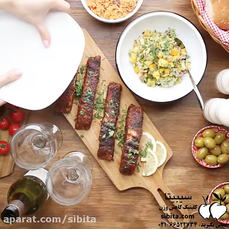 آشپزی سالم - سالمون و سالاد میوه و سبزیجات - کلینیک لاغری سیبیتا