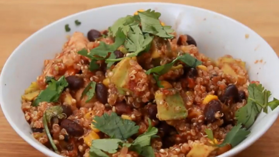 آشپزی سالم - بشقاب کینوا و مرغ - کلینیک لاغری سیبیتا