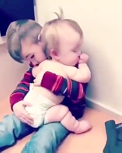 خواهر برادر کوچولو