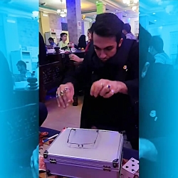 شعبده بازی در کافه رستوران با...