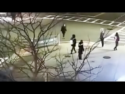 حمله نژادپرستی به دو زن در آمر...