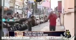 میره پشت سر مردم داد میزنه:))