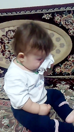 گریه کودک لایک یادتون نره