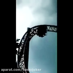 پرت شدن مردم از روی ترن هوایی